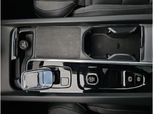 Volvo XC60 B5 AWD Plus Dark LUFT PANO HUD LM21 360° LED