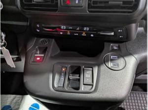 Peugeot Partner Elektro M 100kW StandHZG Digitales Cockpit LED