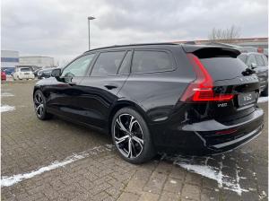 Volvo V60 B4 Plus Dark Pano AHK Sitzbelüft. FahrerAss H&K Sound
