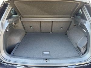 Volkswagen Tiguan R-Line 1,5 l TSI DSG Navi IQ.LIGHT RearView DAB+