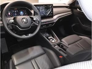 Skoda Octavia Combi 1,5 TSI mHEV DSG Leder/Pdach/AHK/HeadUp/DCC/8fach/KEINE ÜBERFÜHRUNGSKOSTEN!