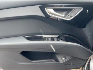 Audi Q4 e-tron 35 S line Matrix Navi AHK