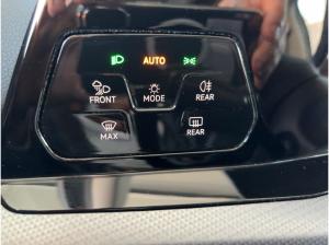 Volkswagen Golf VIII Active 1.5 TSI LED HUD KAM STANDHZG