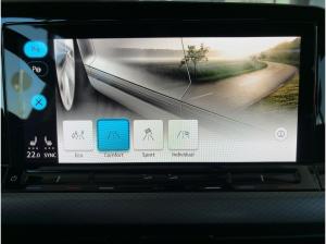 Volkswagen Golf VIII Active 1.5 TSI LED HUD KAM STANDHZG
