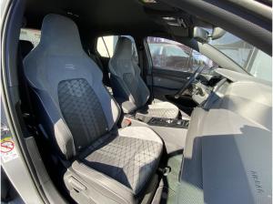 Volkswagen Golf VIII 1.5 TSI DSG R-Line LED ACC NAVI BLACK-STYLE