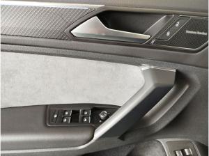 Volkswagen Tiguan 2.0 TSI DSG 4M. R Akrapovic Pano Harman Kardon Navi IQ.Light DCC DAB+