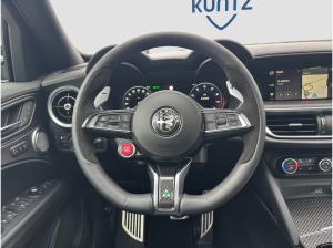 Alfa Romeo Stelvio Quadrifoglio 2.9 V6 AKRAPOVIC SOFORT VERFÜGBAR