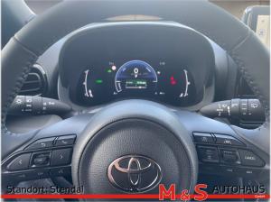 Toyota Yaris Cross 1.5 Hybrid 4x2 Teamplayer mit Winter- u. SafetyPaket