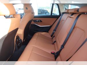 BMW 318 i Touring/360°/DrivingAss.Prof./Head-Up/elektr.Sitze/Adapt.LED/Komfortzug.