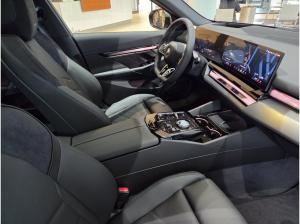 BMW i5 eDrive40 Touring || M Sport Pano Head-Up 360