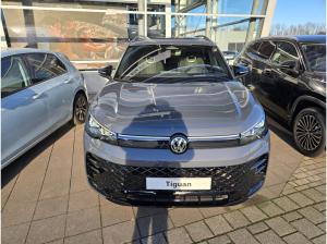 Volkswagen Tiguan R-Line "Black Style" //SOFORT VERF.// AHK, Pano, HUD, Standheizung, LED usw.