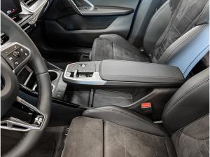 BMW X1 sDrive20i M Sportpaket * Panorama Glasdach * Lenkradheizung *HiFi Lautsprechersystem harman/kardon *