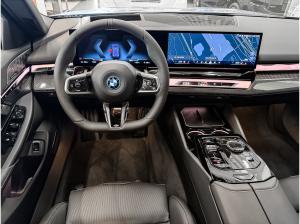 BMW i5 eDrive40 M Sport HUD PANO ACC AHK 360°KAM LM