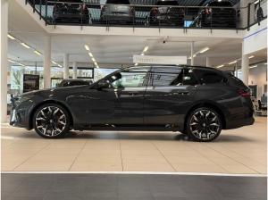 BMW i5 eDrive40 M Sport+HUD+PANO+AHK+NAVI+SHZ+uvm.