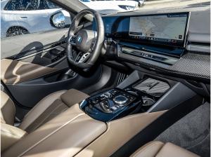 BMW 520 520d xDrive Touring M Sport AHK Pano DA+ PA Prof.