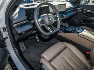 BMW 520 520d xDrive Touring M Sport AHK Pano DA+ PA Prof.