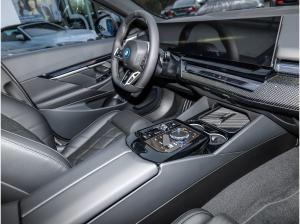 BMW i5 eDrive40 21  M Sport Pro 360° HuD PANO B/W Autobahnass.