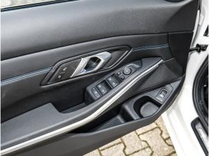 BMW 320 320i Limousine M Sport Glasd. HuD ACC PA+ LED HiFi DAB