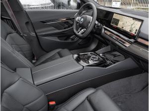 BMW i5 eDrive40 M Sport Pro PANO AHK Adapt.LED