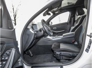 BMW 330 330i xDrive Touring M Sport Pano ACC DA PA HuD