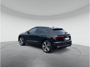 Audi SQ8 SUV TFSI tiptr. HUD HD-Matrix Laser Nachtsicht Fahrwerk adv. OLED 22" AHK