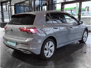 Volkswagen Golf VIII 1.5 eTSI DSG Move Panoramadach ParkAssistent