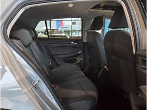 Volkswagen Golf VIII 1.5 eTSI DSG Move Panoramadach ParkAssistent