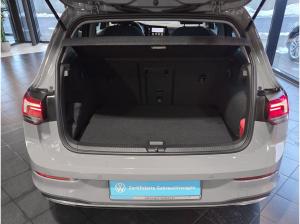 Volkswagen Golf VIII 1.5 eTSI DSG Move Panoramadach ParkAssistent