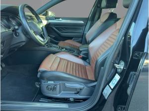 Volkswagen Passat Variant 2.0 TDI Elegance DSG AHK Navi LED
