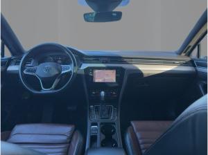 Volkswagen Passat Variant 2.0 TDI Elegance DSG AHK Navi LED