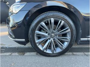 Volkswagen Passat Variant 2.0 TDI Elegance DSG AHK Navi LED