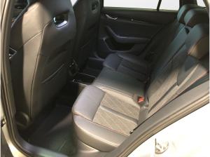 Skoda Octavia Combi 2.0 TSI DSG RS Matrix AHK HUD RFK 19 Zoll