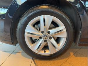 Volkswagen Golf VIII 1.0 eTSI Life DSG AppConnect Einparkhilfe