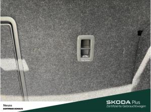 Skoda Octavia Combi SELECTION TDI DSG NAVI SITZHEIZUNG EINPARKHILFE LED
