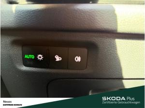 Skoda Octavia Combi SELECTION TDI DSG NAVI SITZHEIZUNG EINPARKHILFE LED