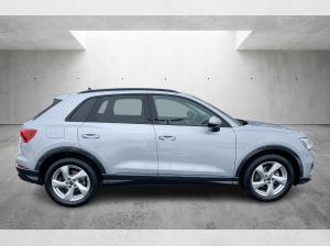 Audi Q3 35 TFSI advanced S-tronic LED Navi ACC AHK Optik schwarz