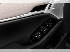 Mazda 3 LIMOSINE 2.5L E-SKYACTIV G 6AT FWD EXCLUSIVE-LINE2.5L E-SKYACTIV G FWD