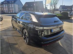 Volkswagen ID.7 Tourer Pro S (286 PS) //SOFORT VERF.// Massage, AHK, Pano, Navi usw.