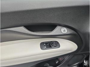 Fiat 500e ELEKTRO 42 KWH WINTERRÄDER BY BOCELLI NAVI KLIMA LED JBL APPLE/ANDROID LM17