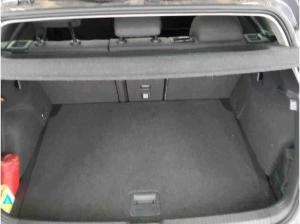 Volkswagen Golf VIII 2.0TDI DSG Active P-DACH AHK NAVI KAMERA