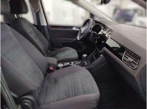 Volkswagen Touran 2.0 TDI DSG Highline DAB+ IQDrive Navi RearView Standheizung FrontAssist TravelAssist TrailerAssist