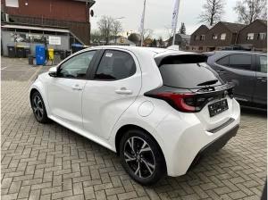 Toyota Yaris 1.5l Teamplayer Comfort-Paket LED ACC SHZ RFK ALU KLIMA