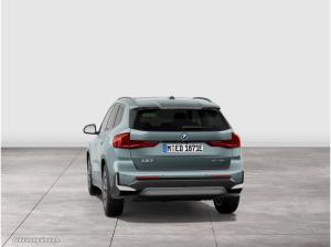 BMW iX1 xDrive30 xLine PANO ACC RFK NAVI Standh.