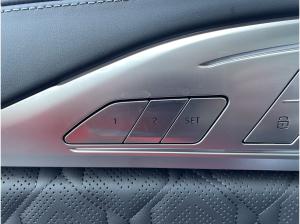 BMW M8 Competition Coupé xDrive 360° B&W Carbon ext.