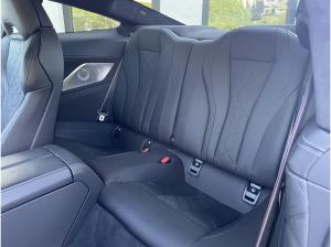 BMW M8 Competition Coupé xDrive 360° B&W Carbon ext.