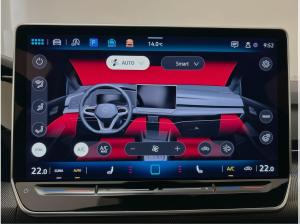 Volkswagen Golf VIII 1.5 TSI R-Line CarPlay ACC LED RFK PDC
