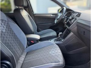Volkswagen Tiguan R-Line 1,5 l TSI DSG Navi IQ.LIGHT RearView DAB+