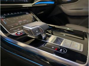 Audi SQ7 TFSI tiptr. AHK STDHZG 7.SITZER HUD PANO RFK