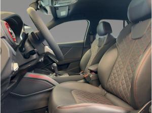 Audi Q2 S line 35 TFSI Matrix AHK