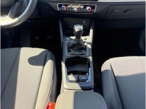 Audi Q2 advanced 30 TFSI MATRIX AHK CarPlay virtual Assistenzp. Anschlussgar.